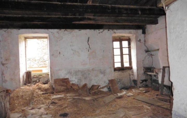 Maison MURAT-SUR-VEBRE (81320)  300 m2 16 200 € 