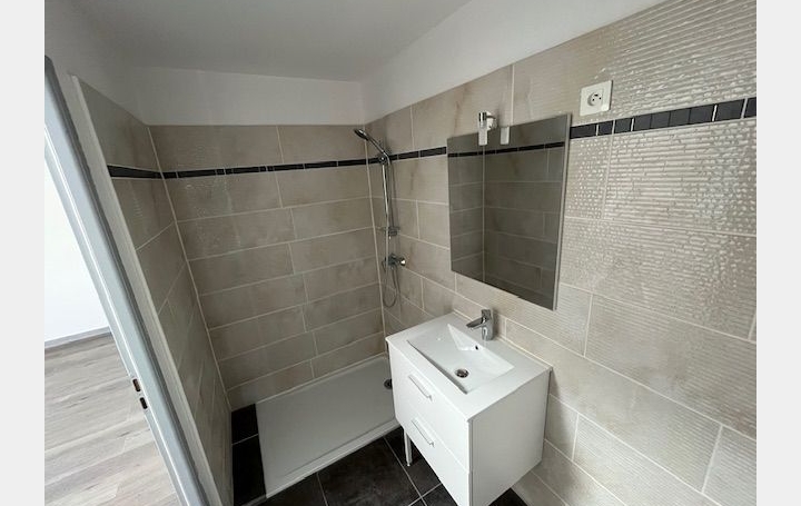 Maison de village MARSEILLAN (34340)  63 m2 613 € 