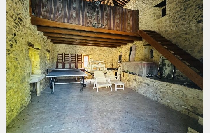 Maison GOUDARGUES (30630)  180 m2 392 000 € 