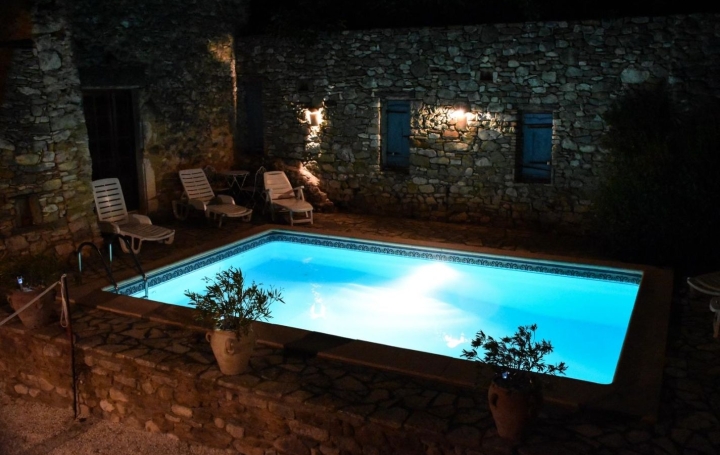 Maison GOUDARGUES (30630)  180 m2 392 000 € 