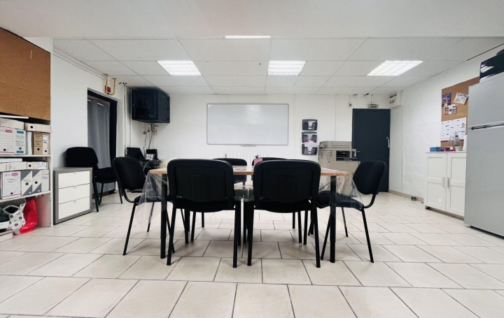 Local commercial BAGNOLS-SUR-CEZE (30200)  209 m2 289 000 € 