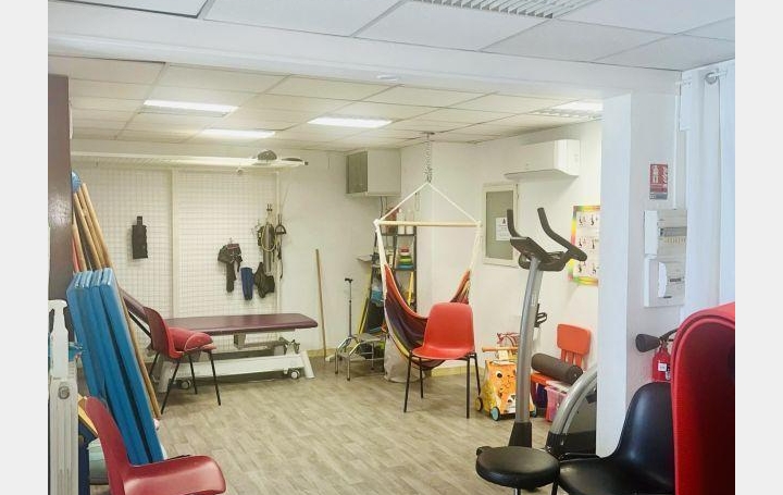 Local commercial BAGNOLS-SUR-CEZE (30200)  209 m2 289 000 € 