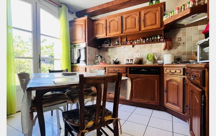 Villa BAGNOLS-SUR-CEZE (30200)  168 m2 350 000 € 