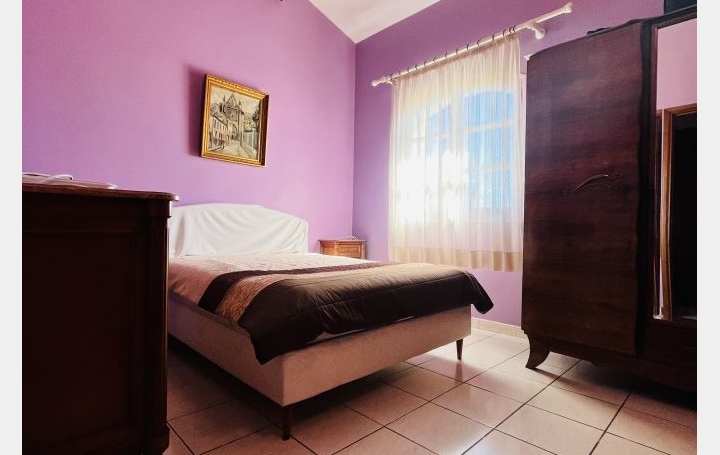 Villa BAGNOLS-SUR-CEZE (30200)  168 m2 350 000 € 