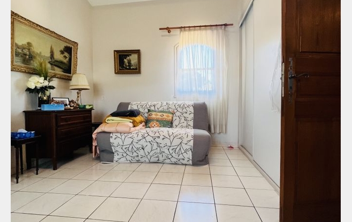 Villa BAGNOLS-SUR-CEZE (30200)  168 m2 350 000 € 