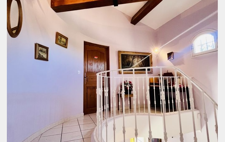 Villa BAGNOLS-SUR-CEZE (30200)  168 m2 350 000 € 
