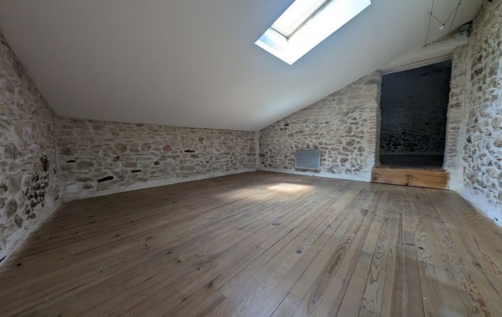 Immeuble BAGNOLS-SUR-CEZE (30200)  241 m2 227 999 € 