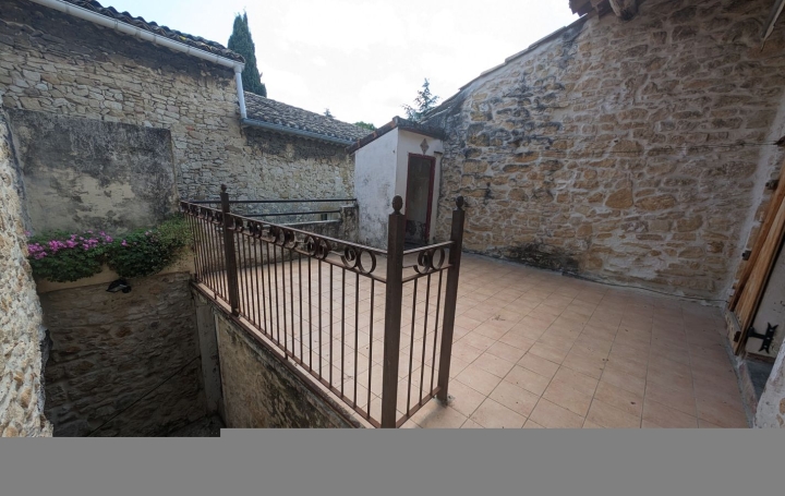 Immeuble BAGNOLS-SUR-CEZE (30200)  241 m2 227 999 € 