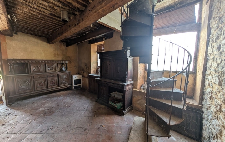 Maison UZES (30700)  408 m2 244 950 € 