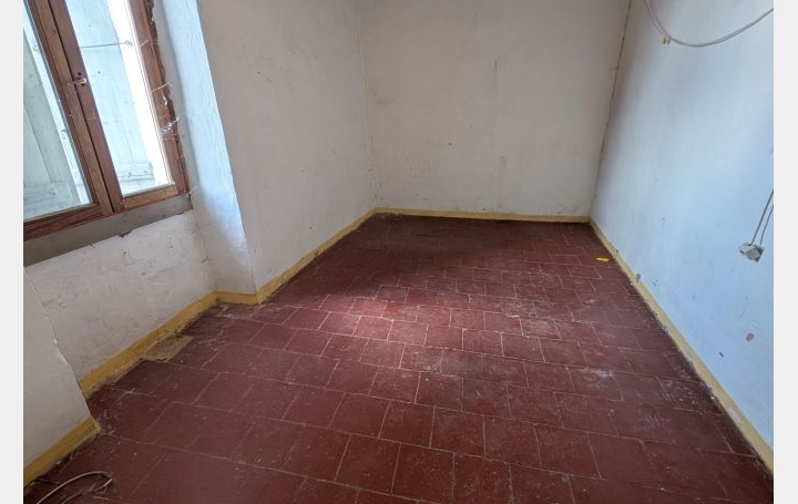 Maison UZES (30700)  408 m2 244 950 € 