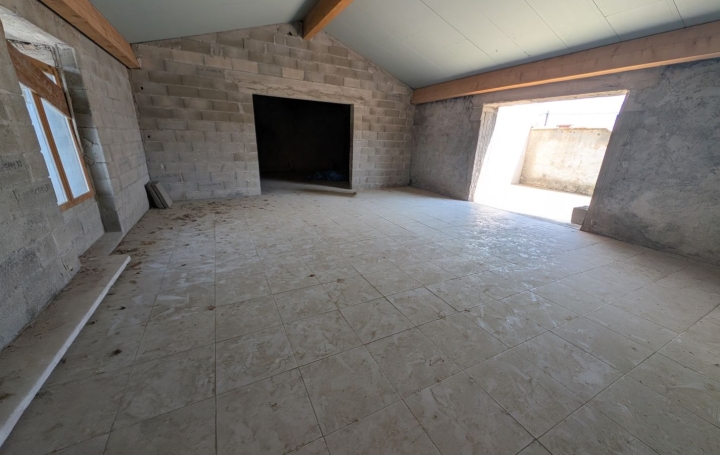 Maison UZES (30700)  408 m2 244 950 € 