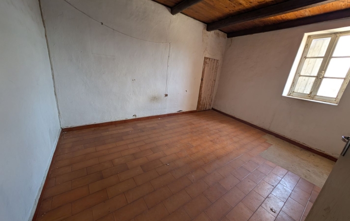 Maison UZES (30700)  408 m2 244 950 € 