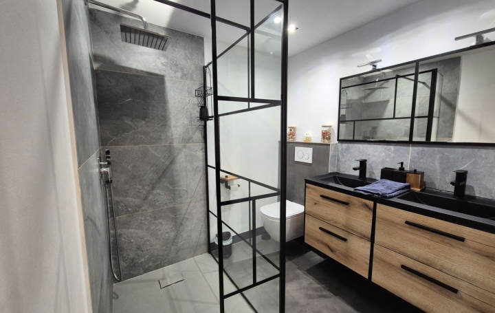 Propriété SAINT-MARTIN-D'ARDECHE (07700)  290 m2 915 000 € 