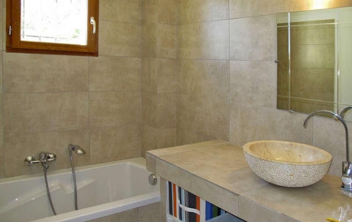 Maison GOUDARGUES (30630)  100 m2 359 000 € 