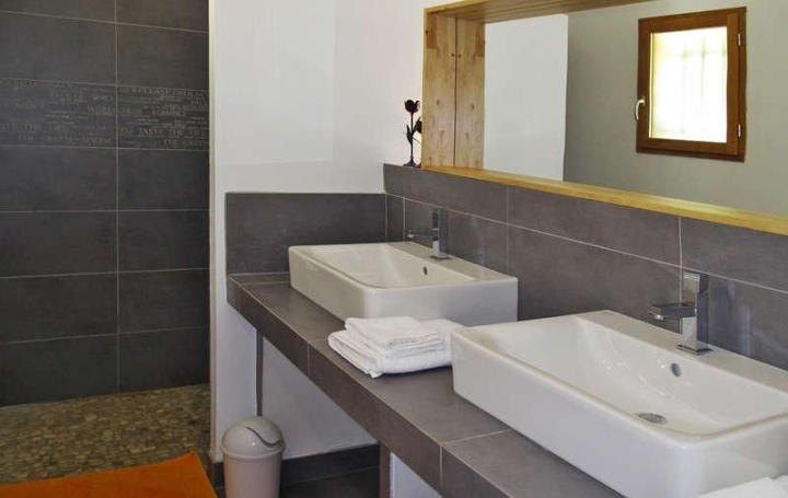 Maison GOUDARGUES (30630)  100 m2 359 000 € 