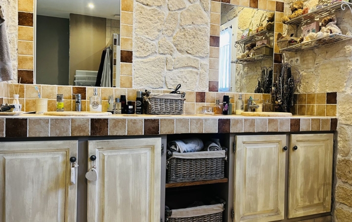 Villa GOUDARGUES (30630)  144 m2 385 000 € 