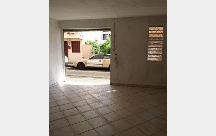 Réseau Immo-diffusion : Local commercial  FORT-DE-FRANCE  36 m2 57 600 € 