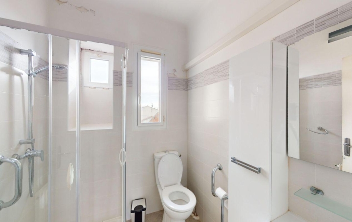 Immeuble FRONTIGNAN (34110)  205 m2 245 000 € 