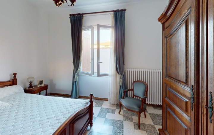 Maison de ville MEZE (34140)  153 m2 420 000 € 