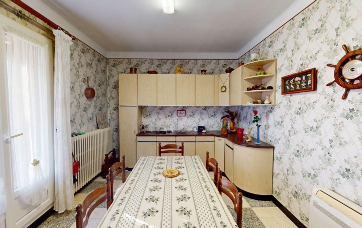 Maison de ville MEZE (34140)  153 m2 420 000 € 