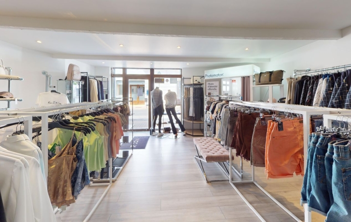 Local commercial FRONTIGNAN (34110)  97 m2 70 000 € 