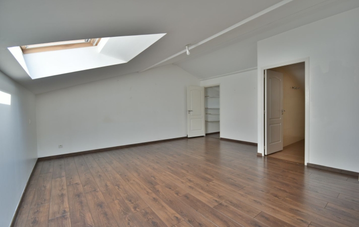 Maison CHOLET (49300)  215 m2 1 600 € 