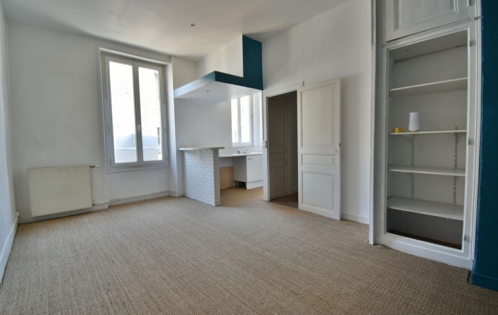 3 Pièces CHOLET (49300)  77 m2 670 € 