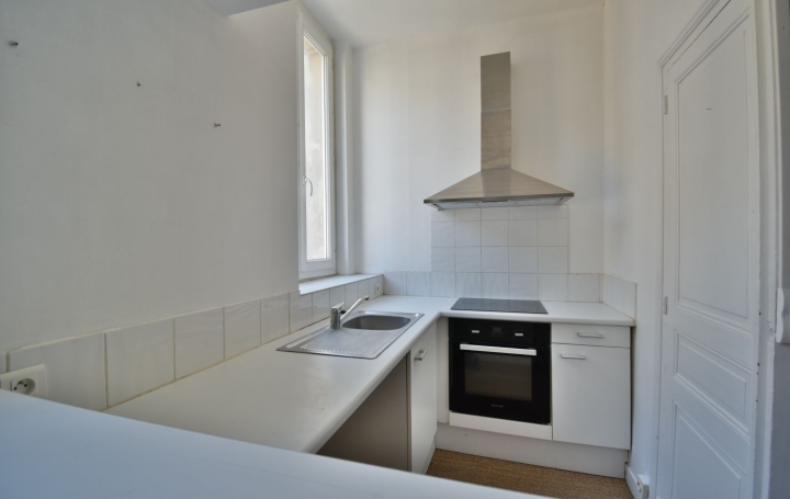3 Pièces CHOLET (49300)  77 m2 670 € 