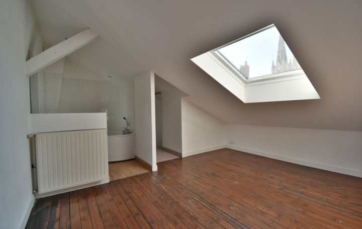 3 Pièces CHOLET (49300)  77 m2 670 € 