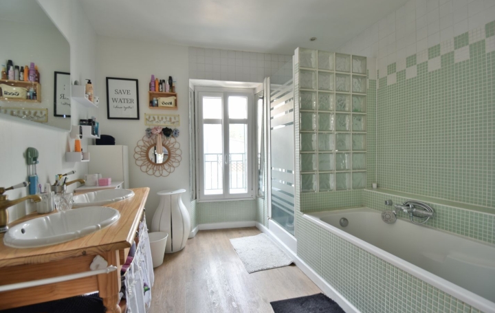 4 Pièces CHOLET (49300)  148 m2 1 100 € 