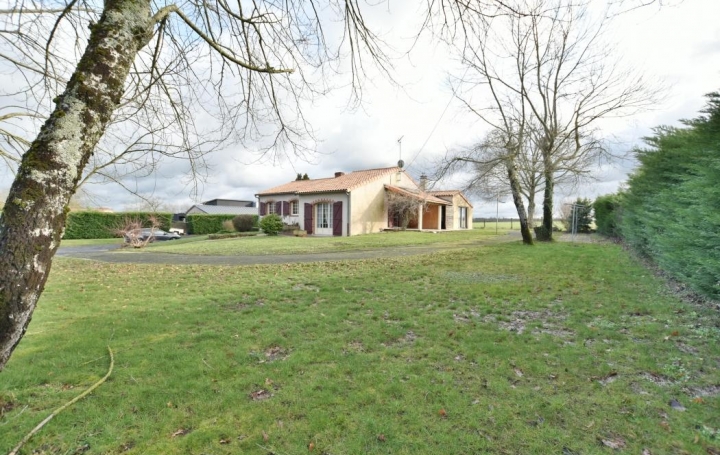 Réseau Immo-diffusion : Maison  MAULEVRIER  160 m2 224 700 € 