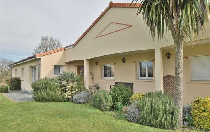 Réseau Immo-diffusion : Maison  CHEMILLE  180 m2 338 000 € 