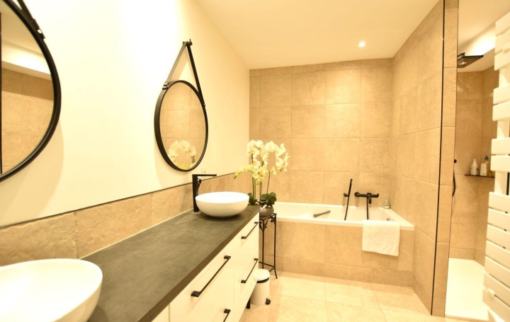 5 Pièces CHOLET (49300)  138 m2 364 000 € 