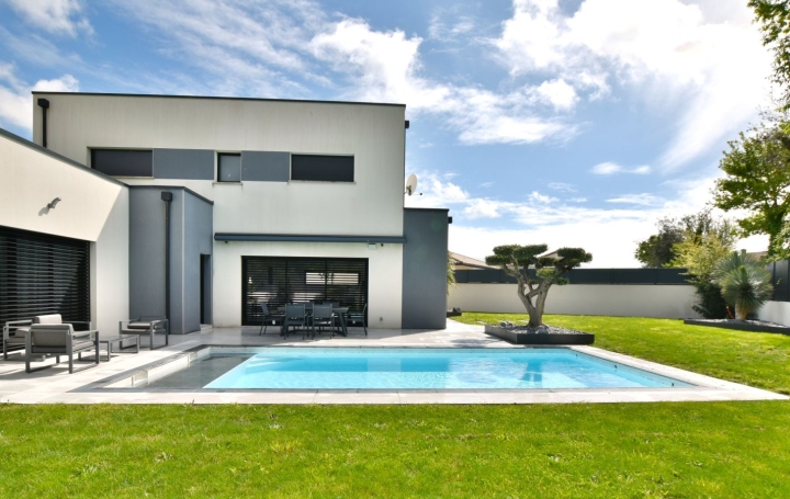 Villa CHOLET (49300)  214 m2 567 400 € 