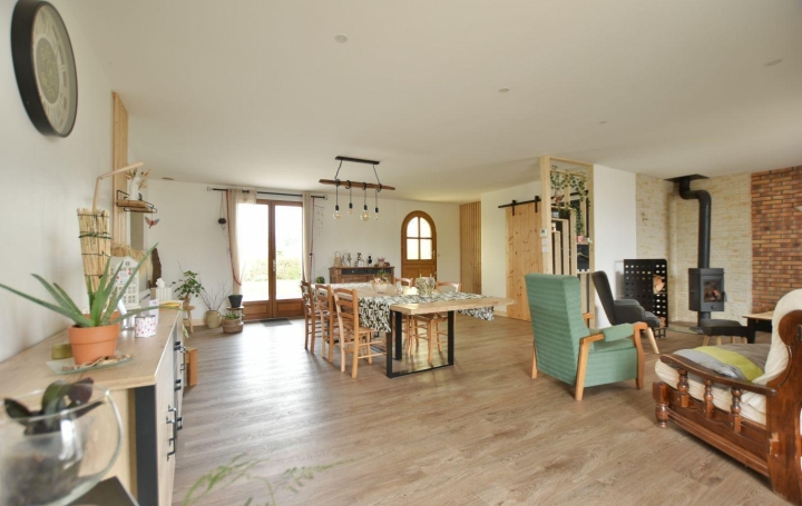 Réseau Immo-diffusion : Maison  NUEIL-LES-AUBIERS  121 m2 225 750 € 