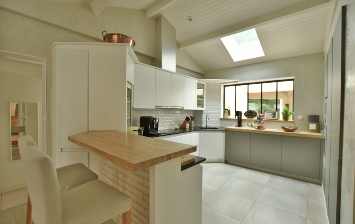 Maison CHOLET (49300)  327 m2 549 900 € 