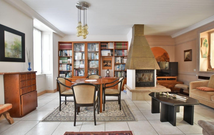 Maison MORTAGNE-SUR-SEVRE (85290)  182 m2 323 950 € 