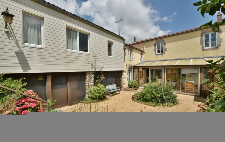 Maison / Villa MORTAGNE-SUR-SEVRE (85290) 182 m<sup>2</sup> 307 000 € 