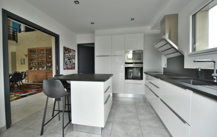 Maison CHOLET (49300)  224 m2 689 900 € 