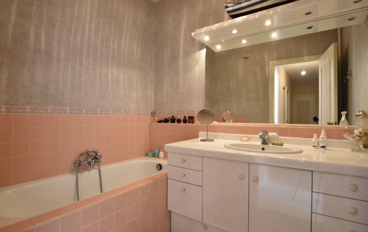 5 Pièces CHOLET (49300)  119 m2 262 500 € 