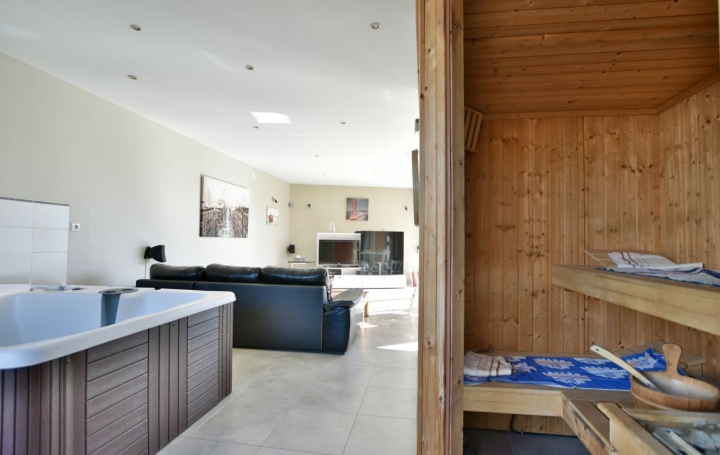 Maison CHOLET (49300)  195 m2 457 600 € 