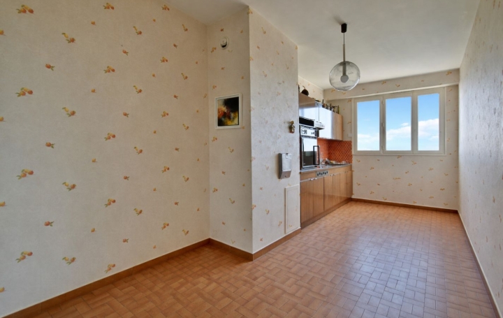 5 Pièces CHOLET (49300)  119 m2 259 900 € 