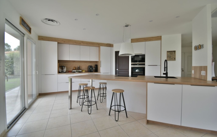 Maison CHOLET (49300)  210 m2 592 800 € 