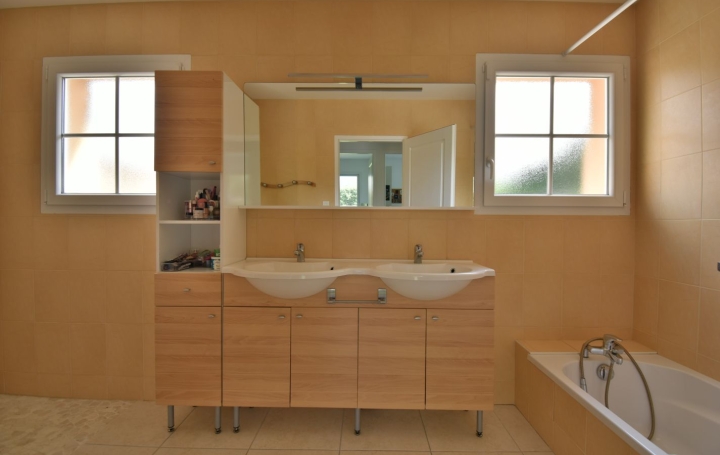 Maison CHOLET (49300)  210 m2 592 800 € 