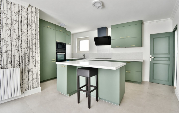 8 Pièces CHOLET (49300)  188 m2 332 000 € 