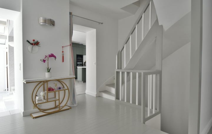 8 Pièces CHOLET (49300)  188 m2 332 000 € 