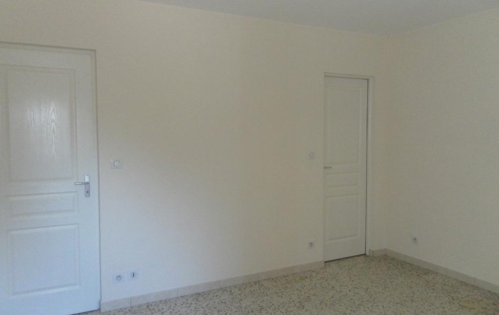 Maison de village SORGUES (84700)  77 m2 843 € 