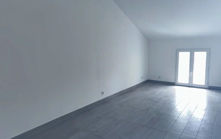 Maison de village SORGUES (84700)  77 m2 843 € 