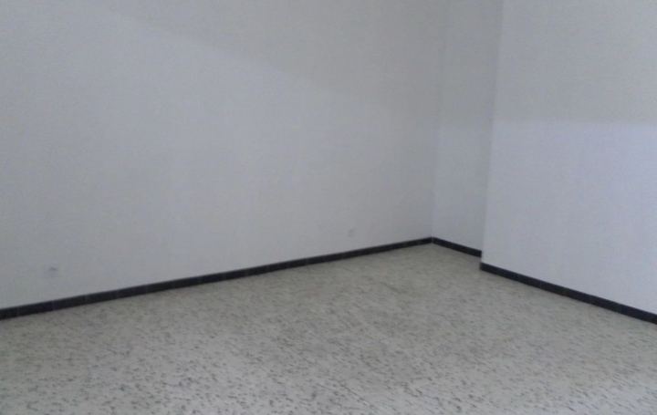 Maison de village SORGUES (84700)  77 m2 843 € 