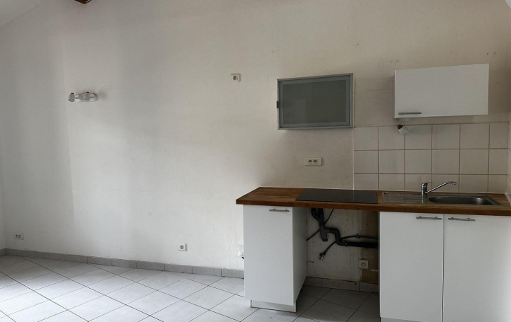 2 Pièces SORGUES (84700)  38 m2 527 € 